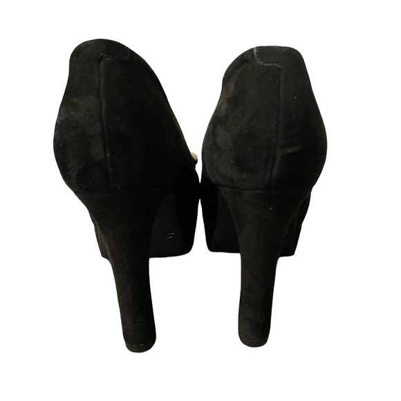 Candie's Black Heels with Gray Floral Accent Size 7 - Picture 6 of 9